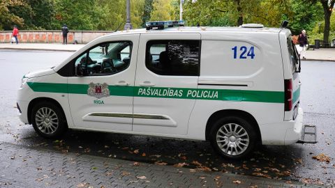 Līkums, nevis krustojums! Autovadītāja pārsūdz stāvvietas sodu un pierāda savu taisnību