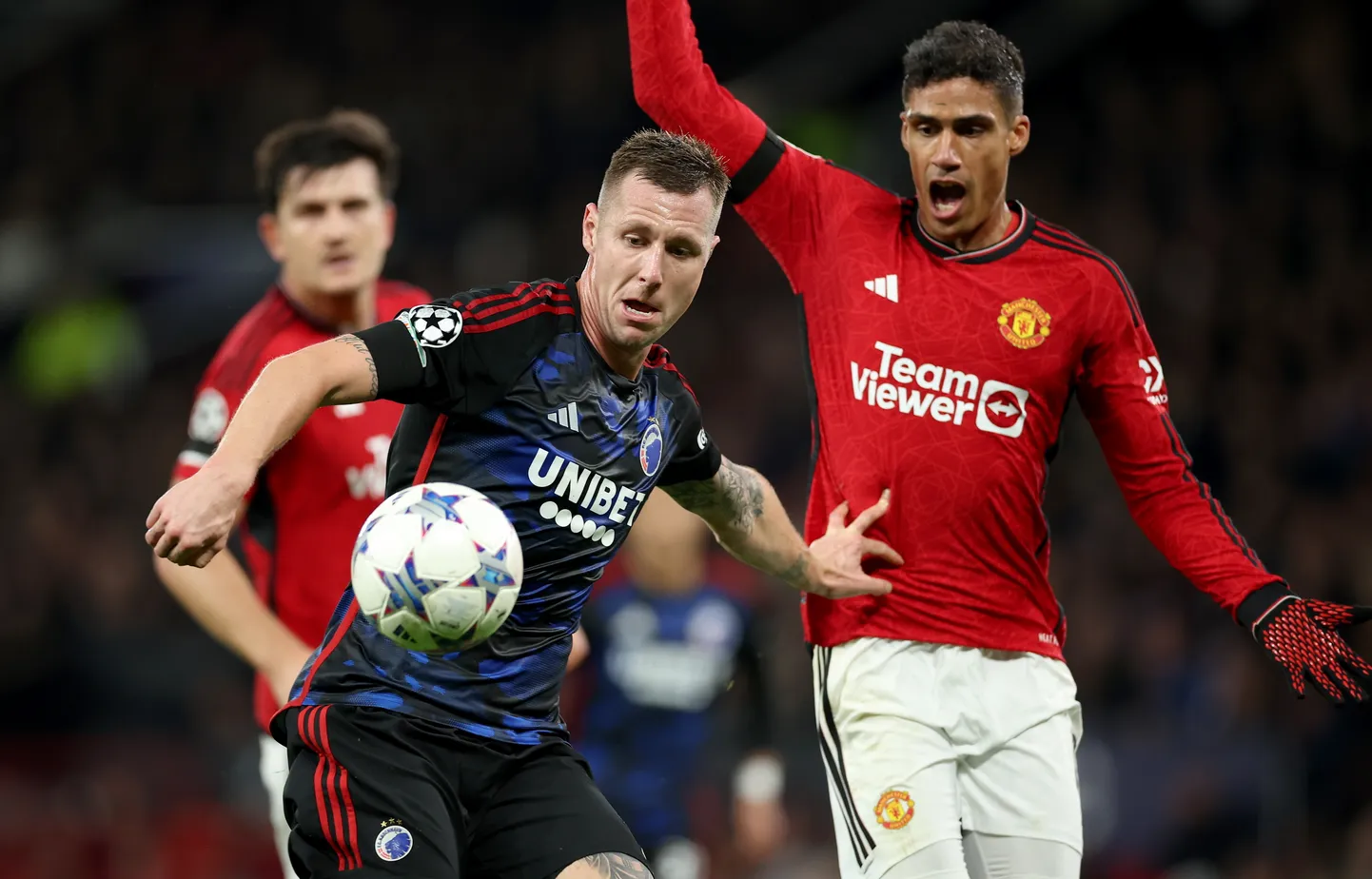 Raphael Varane (paremal) on üks mängijatest, kellest Manchester United võib soovida vabaneda.