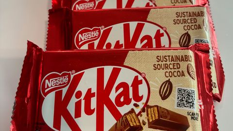 Ceļā uz Poliju nozagta kravas mašīna ar 12 tonnām "KitKat" šokolādes batoniņiem