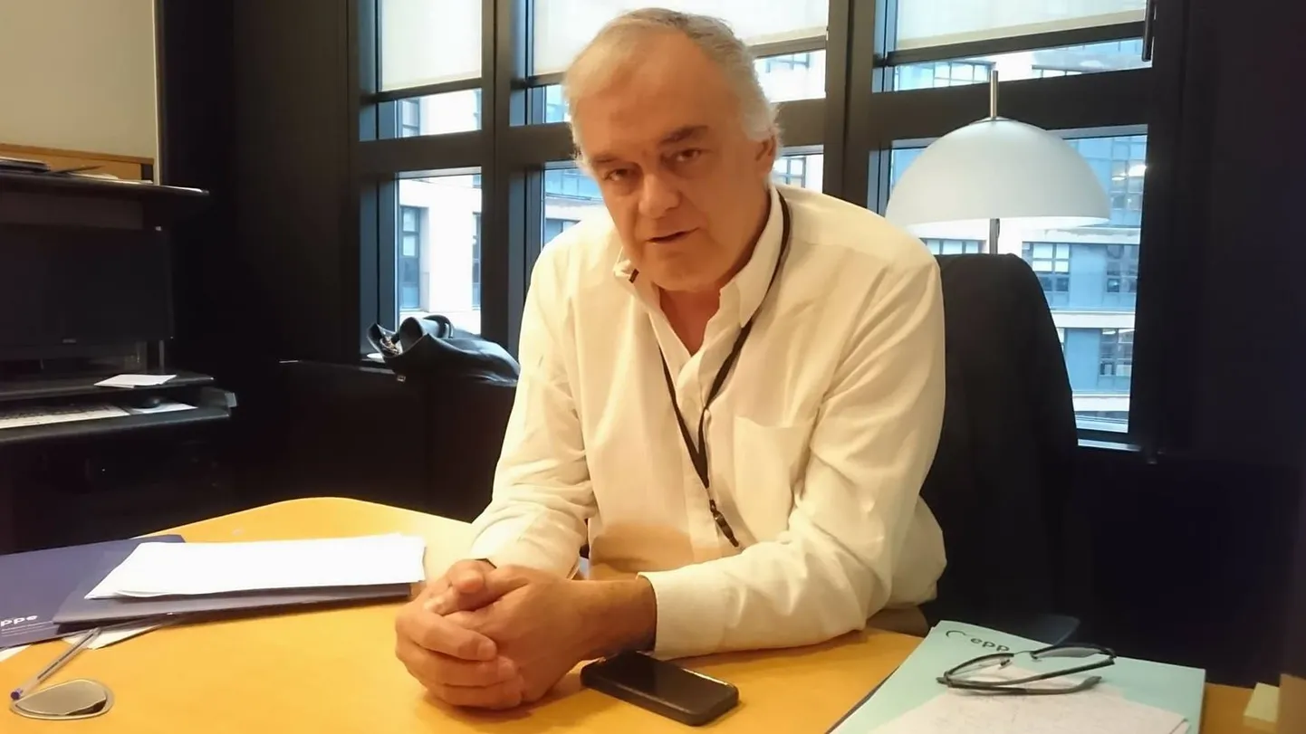 Eurosaadik Esteban González Pons on pärit Kataloonia naaberpiirkonnast, sisuliselt sama keelt rääkivast Valenciast.