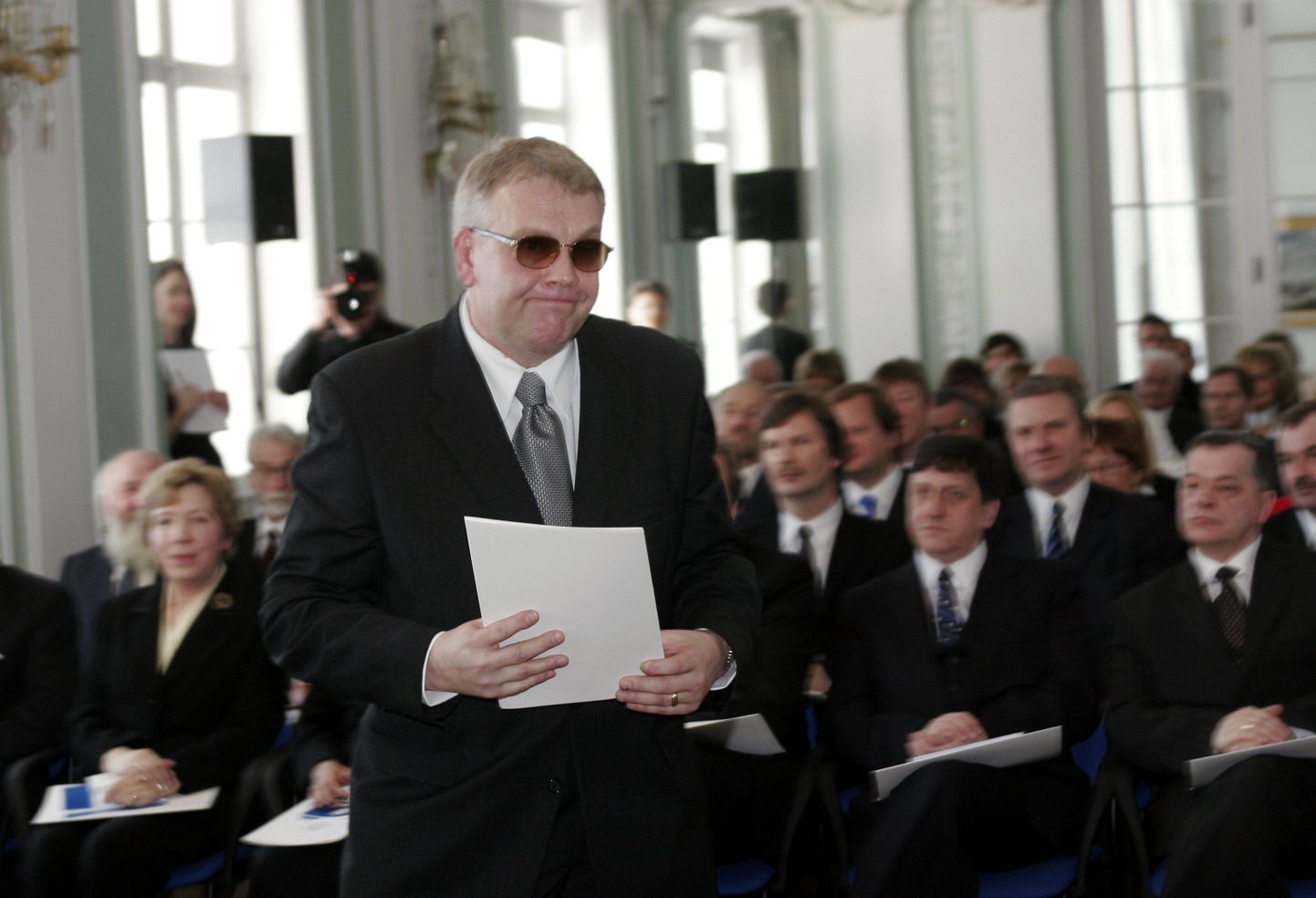 Urmas Ott sai 23. veebruaril 2005. aastal Kadriorus president Arnold Rüütli käest Valgetähe IV klassi teenetemärgi.