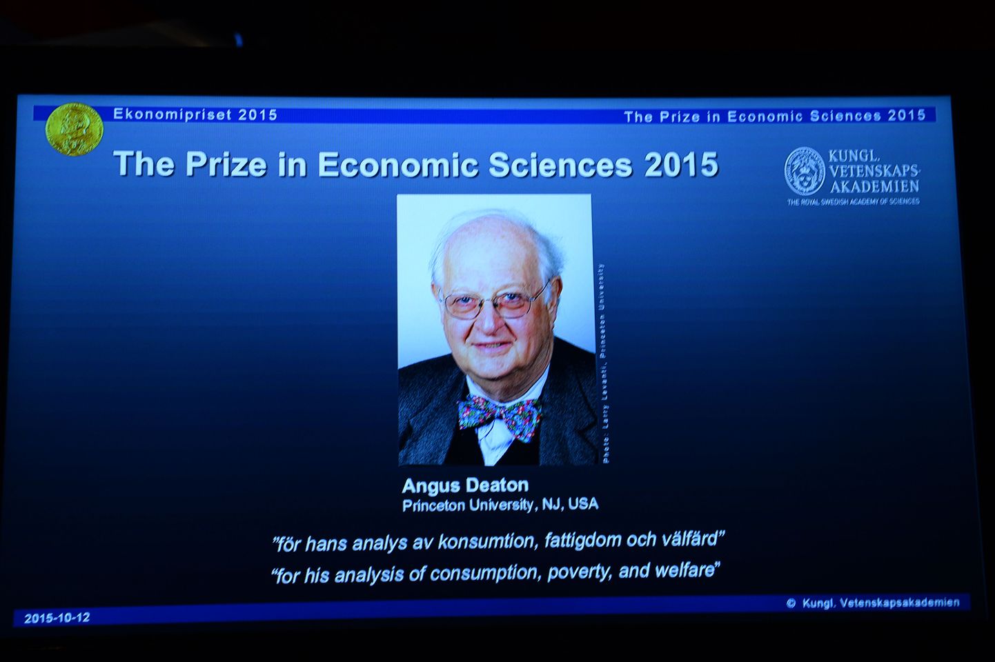 Angus Deatoni foto 2015. aasat Nobeli majanduspreemia väljakuulutamisel.