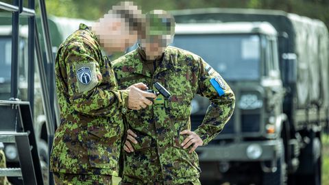 FOTOD ⟩ Reservväelased harjutavad Kevadtormil droonilahingut