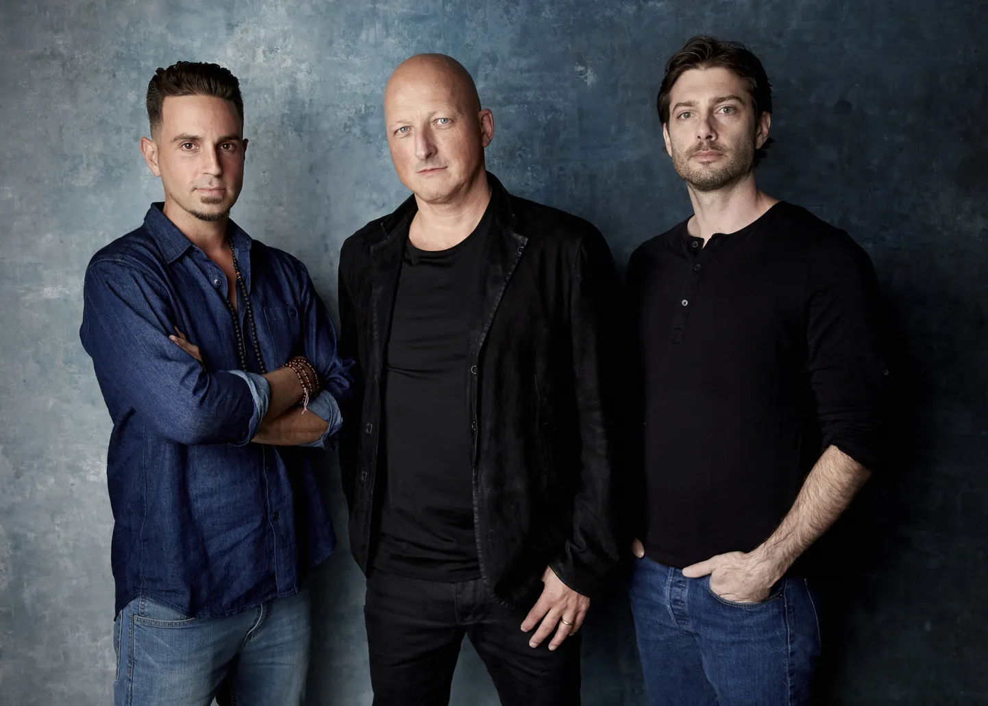 Vasakult Wade Robson, režissöör Dan Reed jaJames Safechuck.