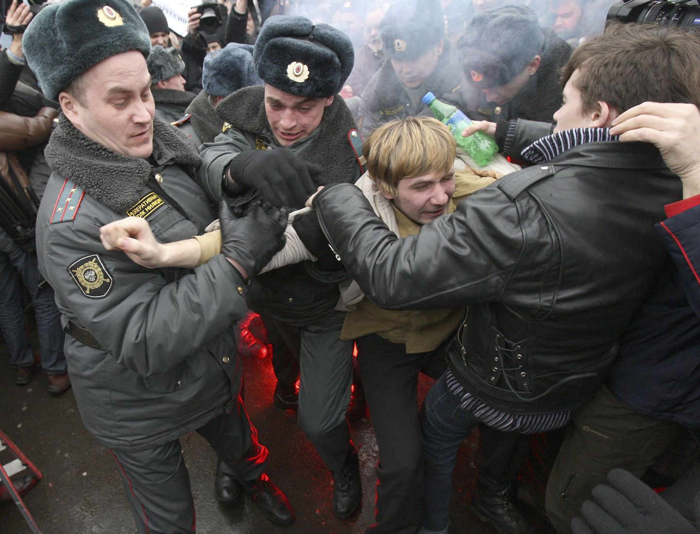 Raevu päeva meeleavaldused Venemaa linnades.
