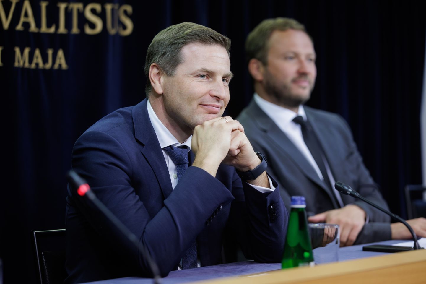 Ханно Певкур и Маргус Цахкна на пресс-конференции правительства Эстонии 5 октября 2023 года.
