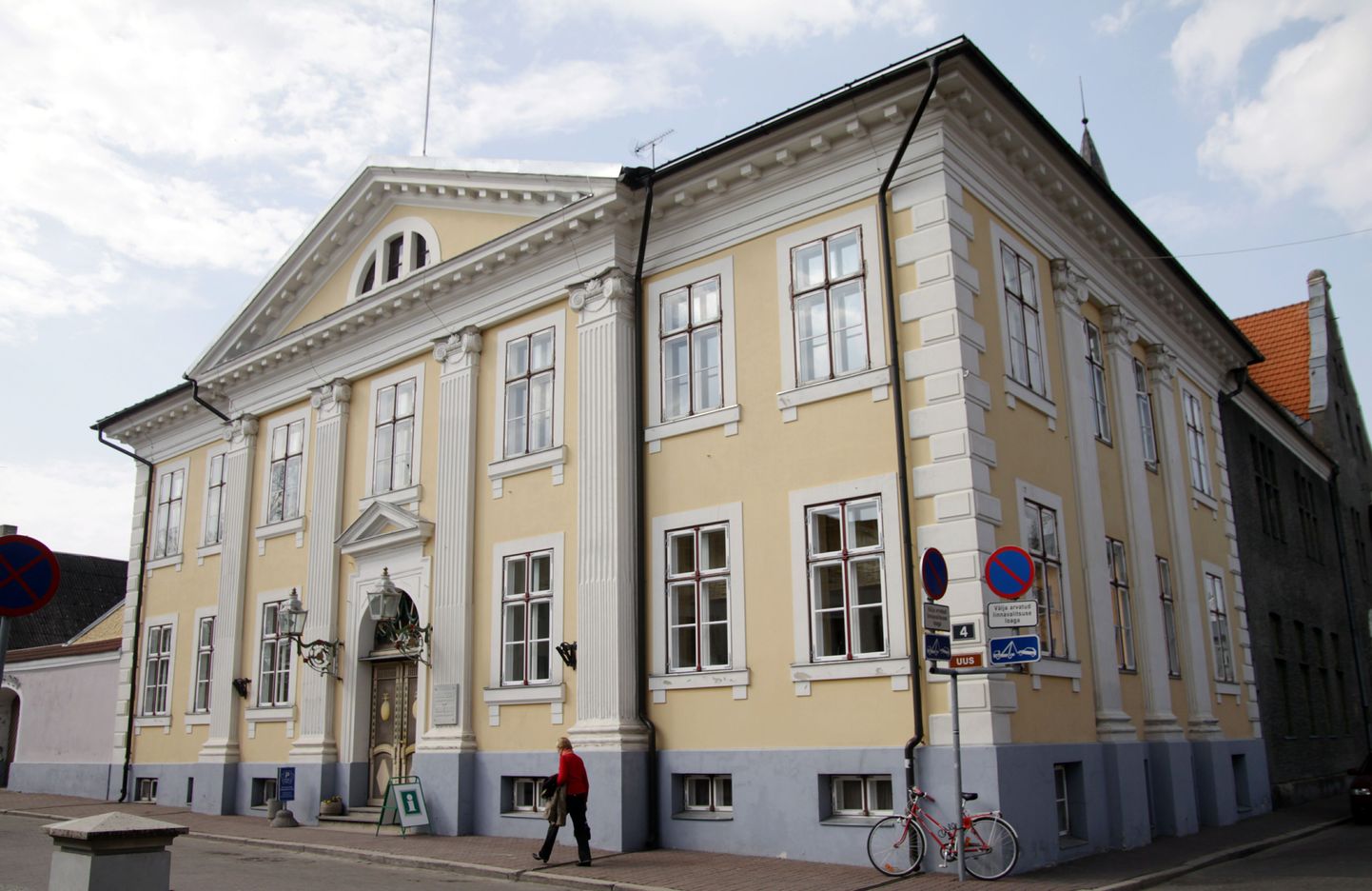 Pärnu linnagalerii uued ruumid asuvad raekojas.