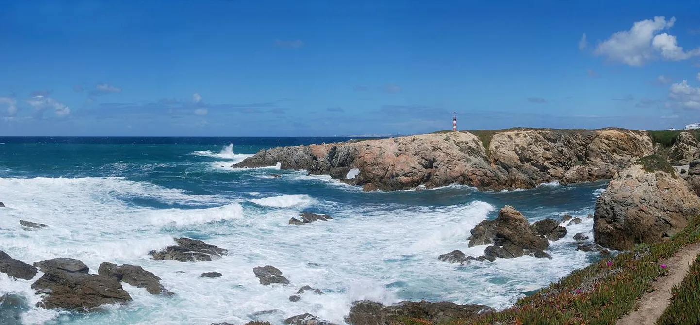 Atlandi ookean Portugali läänerannikult vaadatuna.