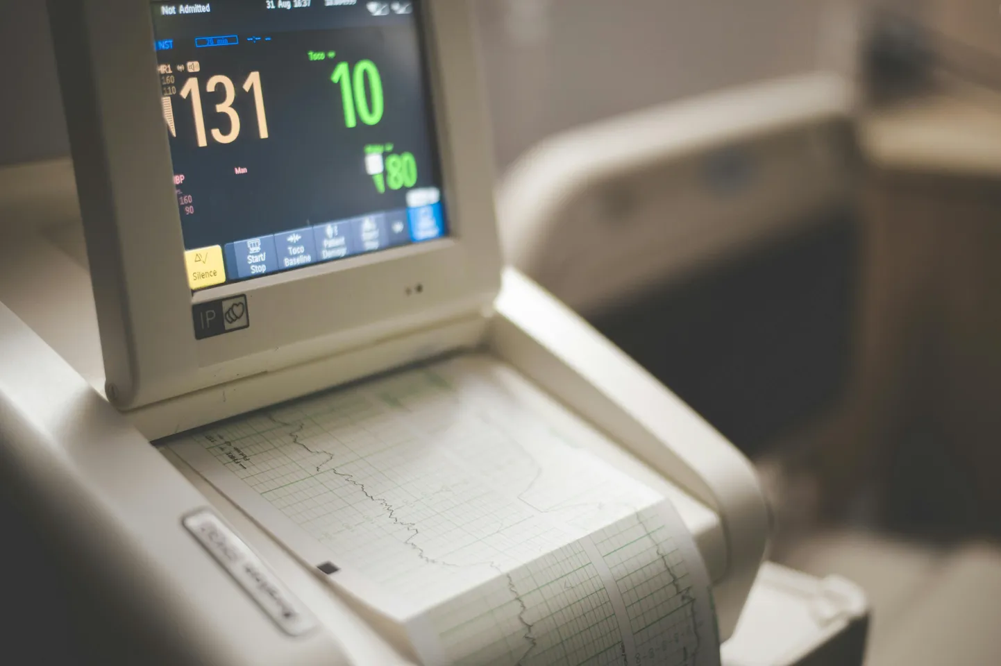 Kui lasta tehisarul lugeda elektrokardiogramme, võib päästa suure hulga patsientide elu, selgus teadlaste uuringust. Pilt on illustreeriv.