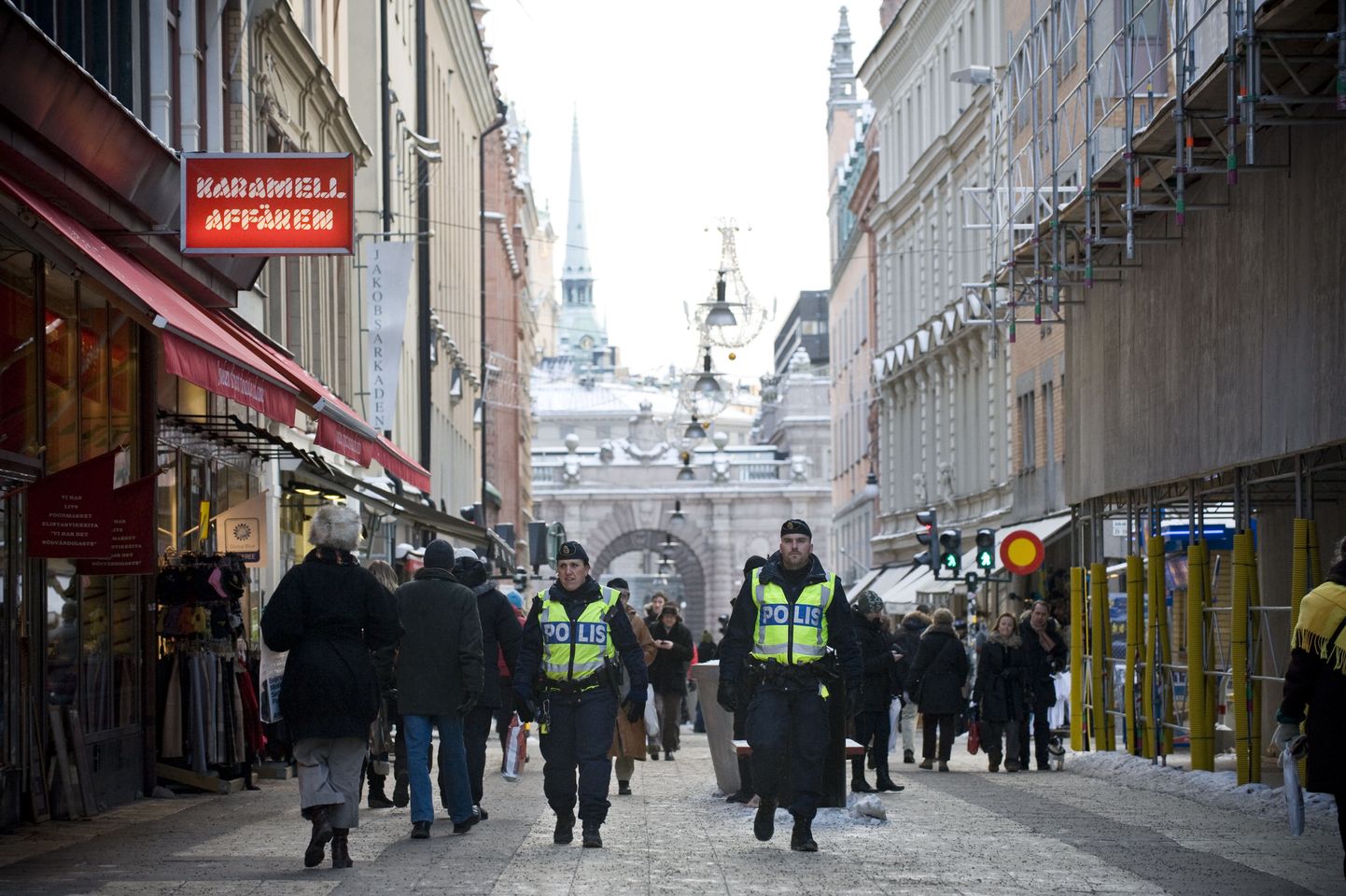 Politsei Stockholmi tänaval.