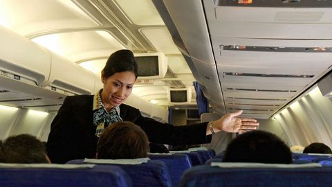 Советы тем, кто мечтает: как становятся стюардессами?