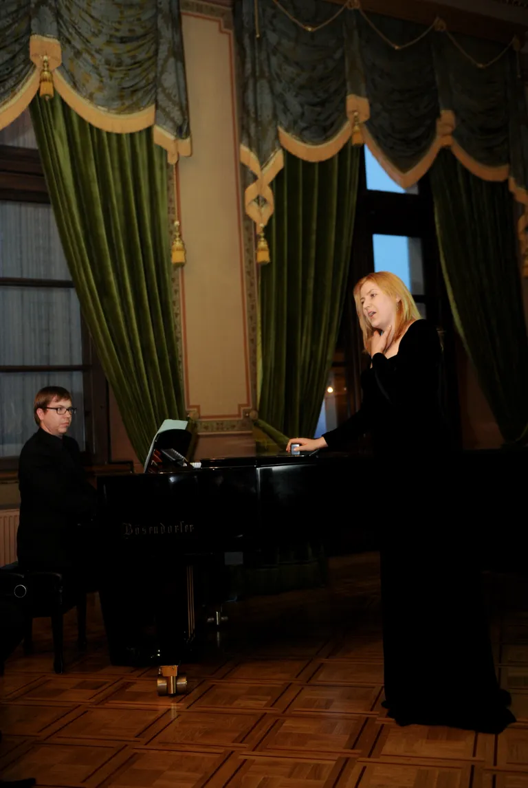 Latvijas Nacionālās operas soliste Liene Kinča un pianists Mārtiņš Zilberts Borisa un Ināras Teterevu fonda atbalstītās "LNO akadēmijas" atklāšanā Latvijas Nacionālajā operā. 2012. gada 28. novembris.