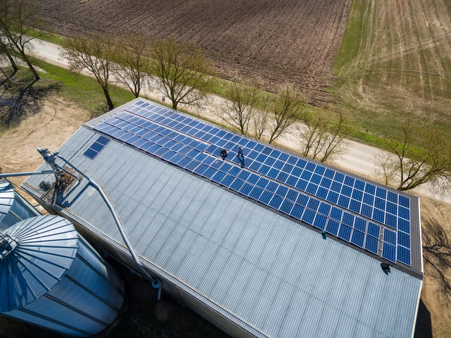 Rohepööre sunnib kasutama ka senisest rohkem alternatiivseid energiaallikaid nagu näiteks päikesepaneele.