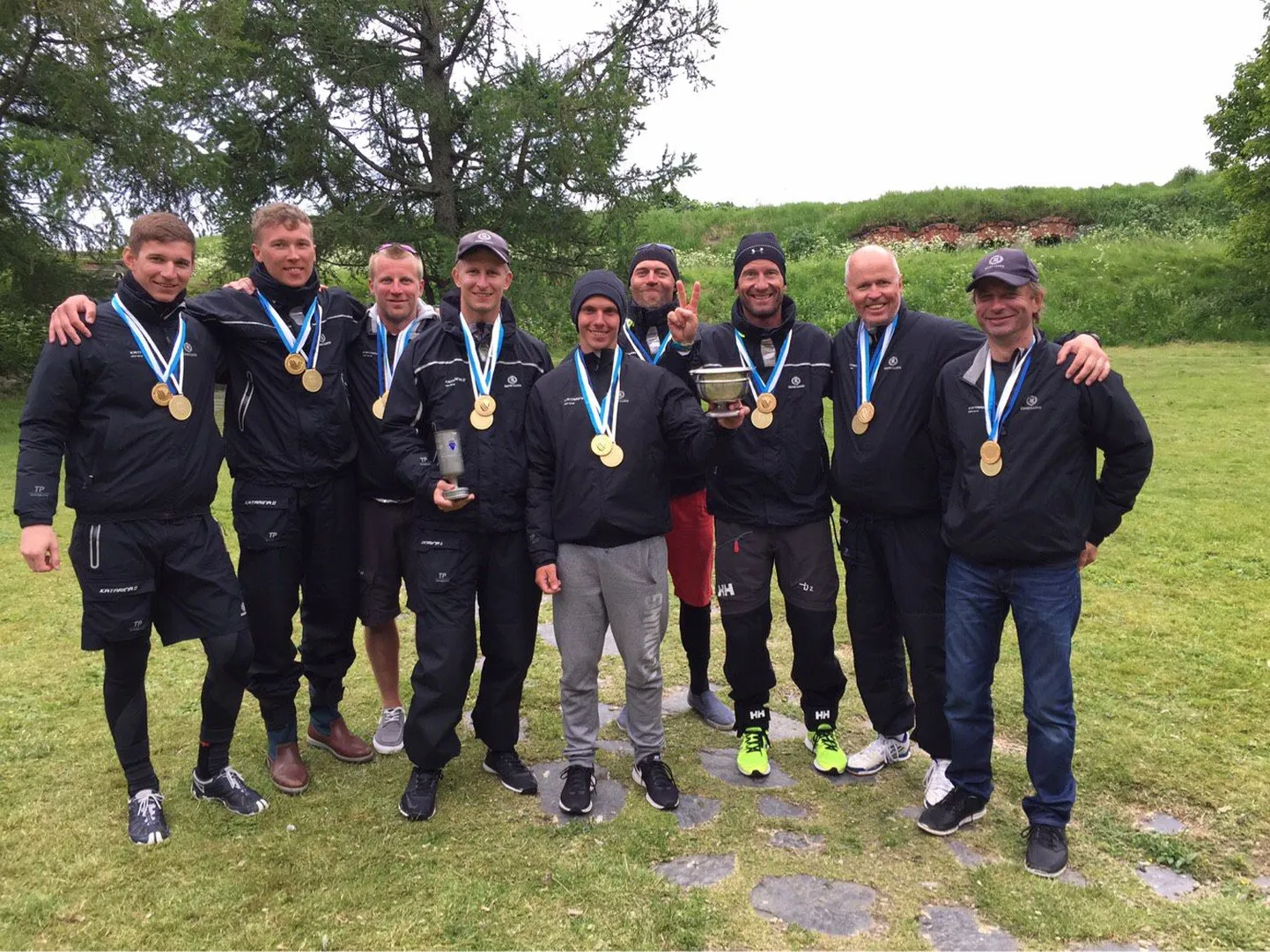 Katariina II võidukas meeskond Helsingis: Janno Hool, Henri Lepik, August Luure, Peter Šaraškin, Karl-Hannes Tagu, Olaf Sumberg, Kevin Grass, Lorenzo Bodini, Aivar Tuulberg