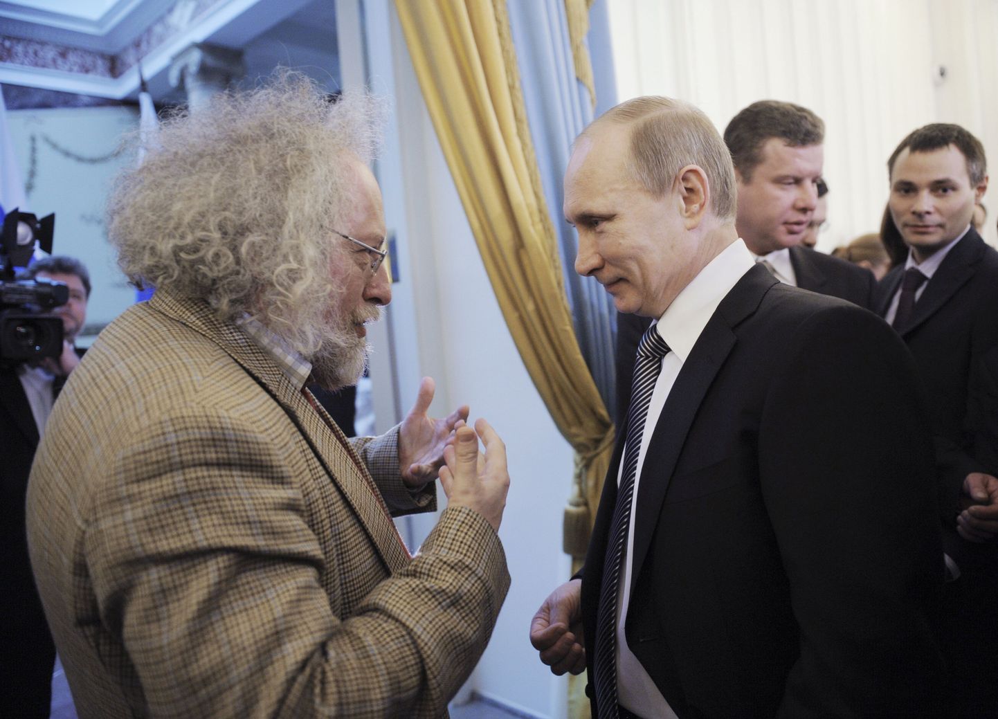 Ehho Moskvõ peatoimetaja Aleksei Venediktov vestleb peaministri Vladimir Putiniga 13. jaanuaril 2012.