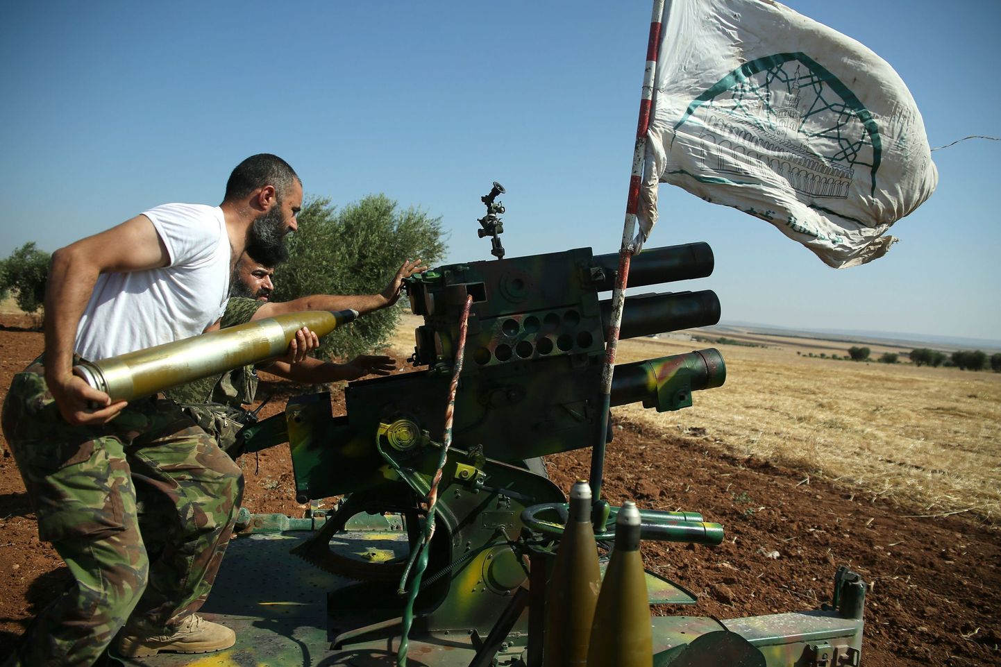 Süüria opositsiooniväed valmistuvad välja saatma raketii ISISe pühasõdalaste suunas.