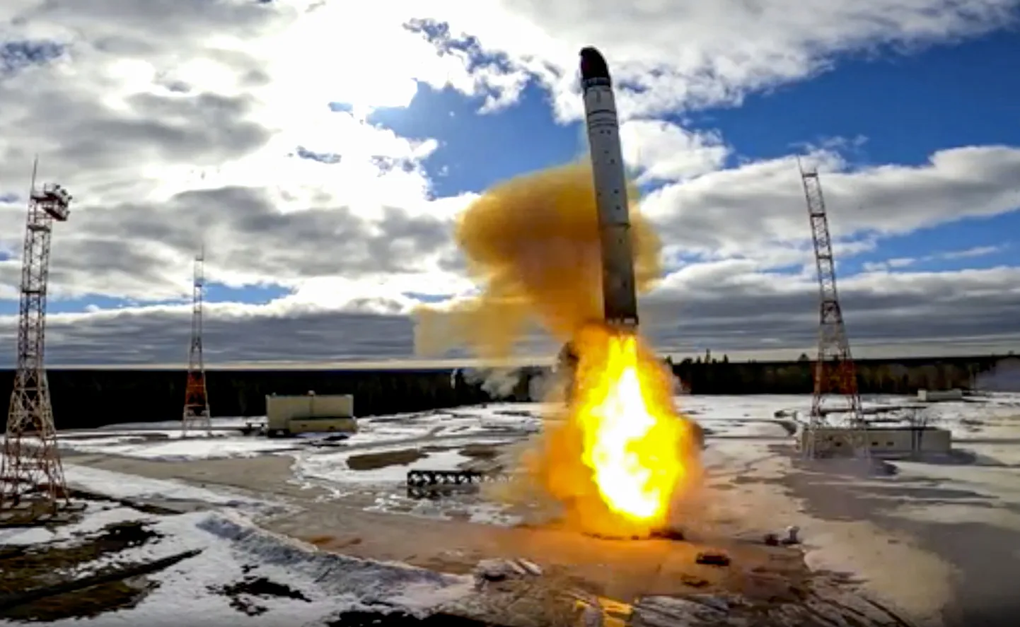 Raketi Sarmat start Plessetski kosmodroomilt.
