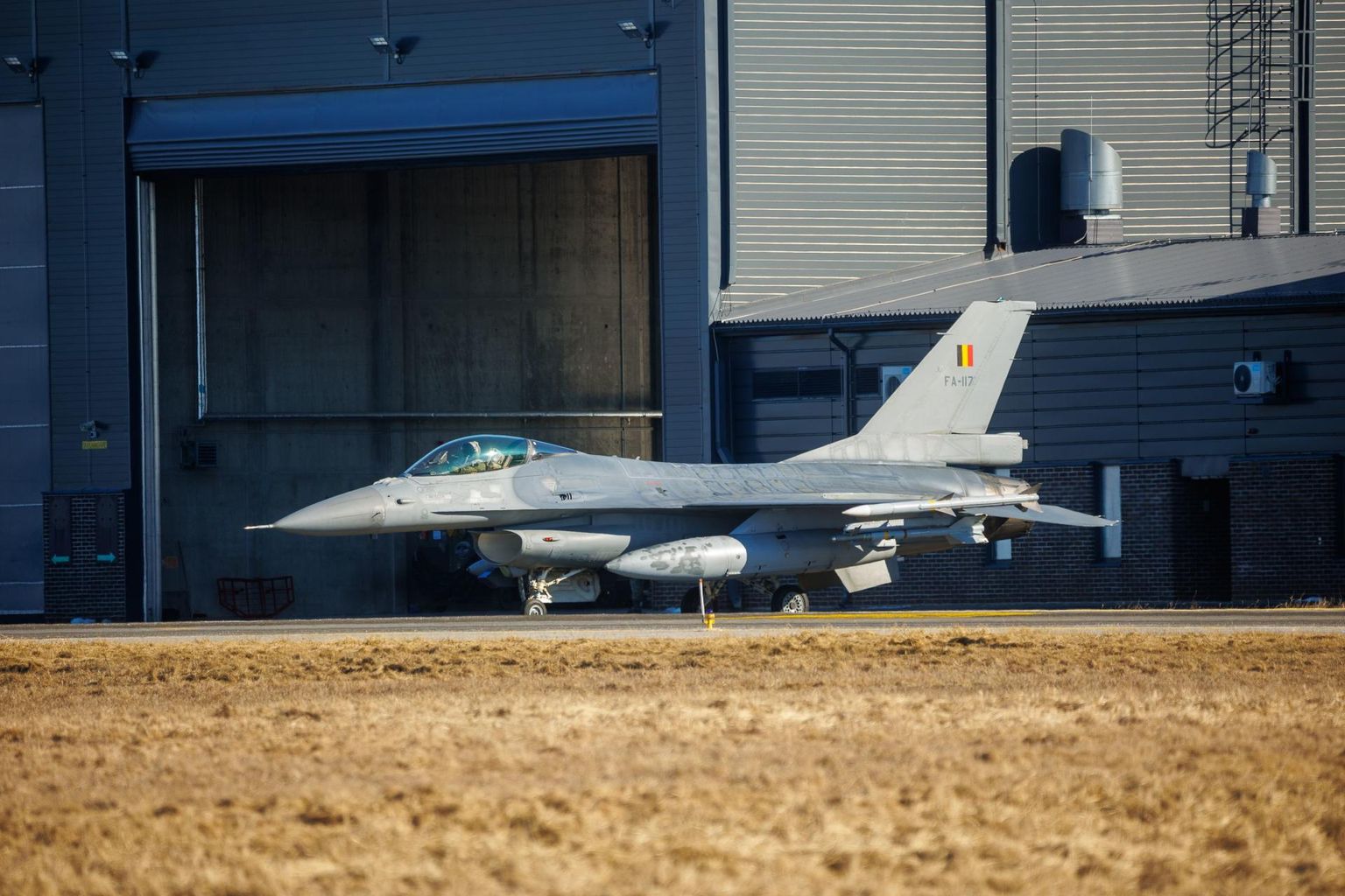 Бельгийский истребитель F-16.