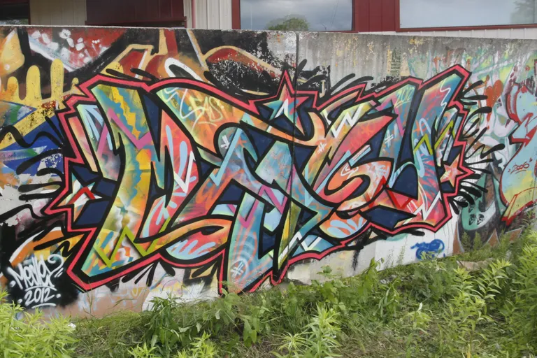 Kunstnik Medley grafiti Tartus Veerikul.