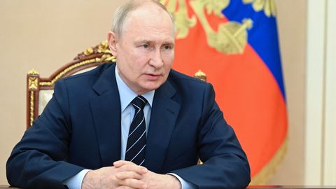 Putin meelitab teadlasi megagrantidega tagasi Venemaale