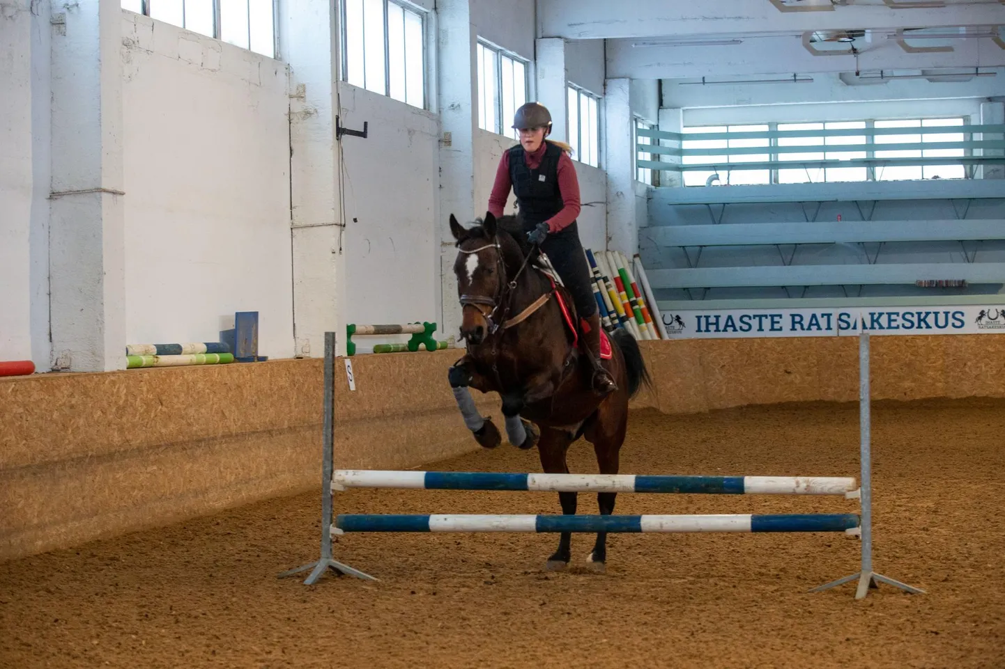 Esmapilgul võib tunduda, et Eliisa Kalpus on tavaline ratsasportlane, tegelikult põeb ta aga raskel kujul liigesepõletikku.