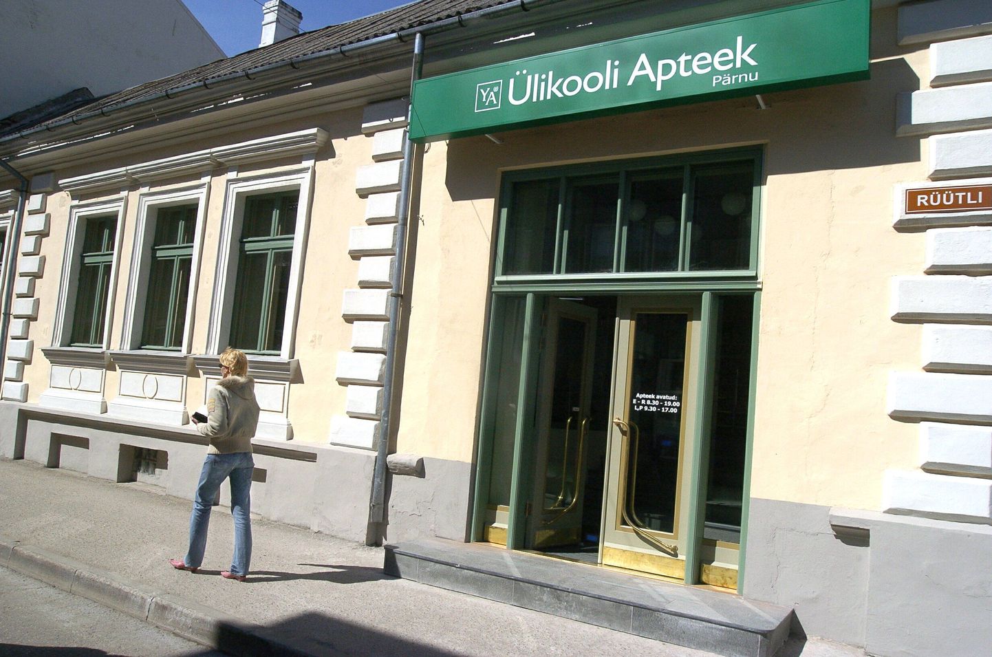 Ülikooli apteek Pärnus Rüütli tänaval.