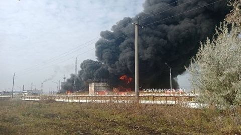 ВИДЕО ⟩ Украина нанесла удар дронами по российским нефтеперерабатывающим заводам