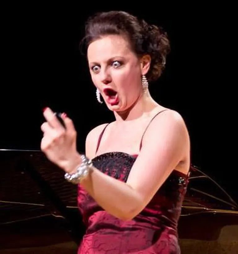 Metsosopran Annaliisa Pillak kontsertetenduses «Diiva»