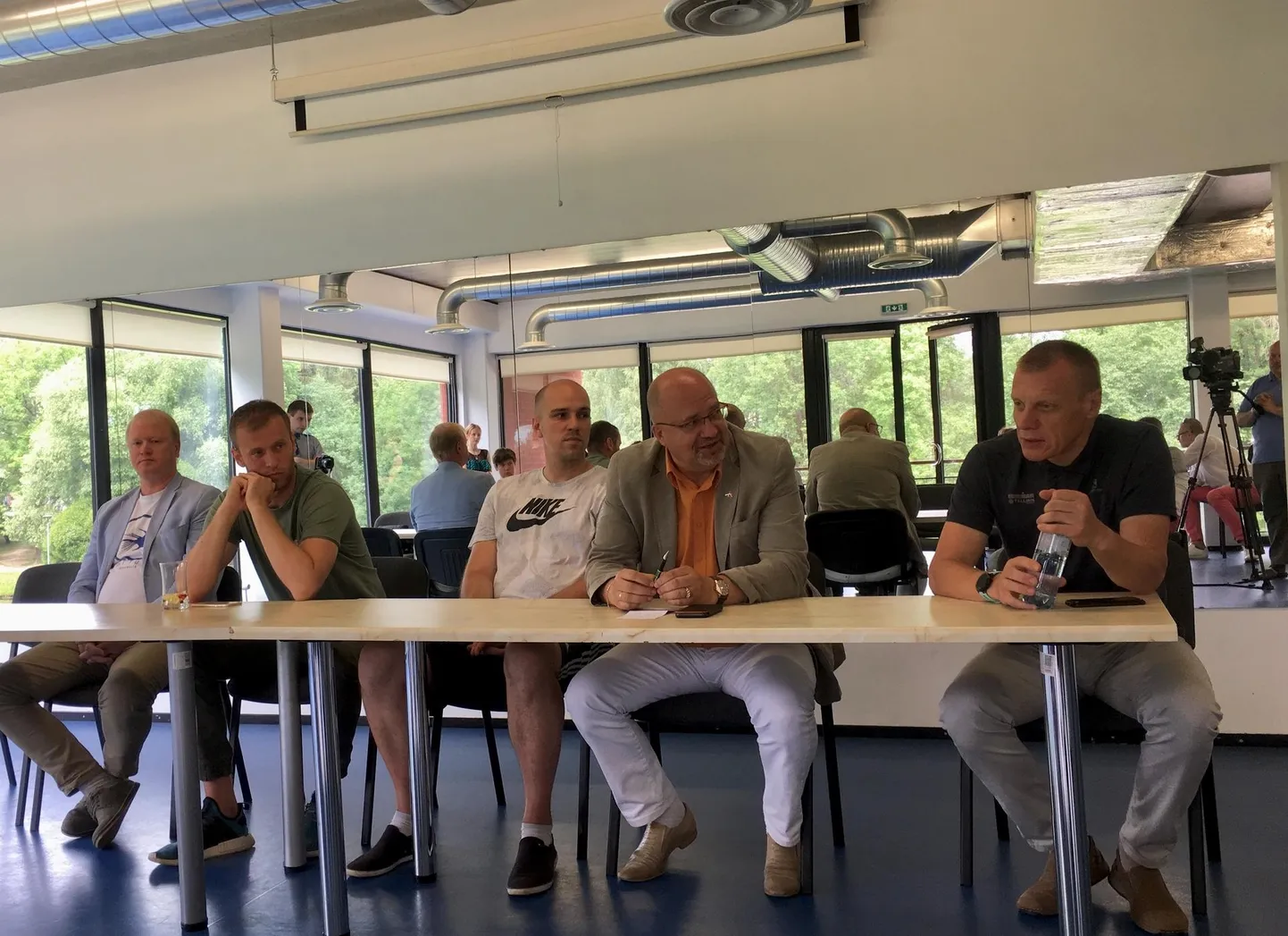 BC Valga-Valka / Maks & Mooritsa juhid avaldasid pressikonverentsil, et uueks peatreeneriks saab Marko Zarkovič (keskel). Noortetreenerina alustab Jānis Butāns (vasakult teine).