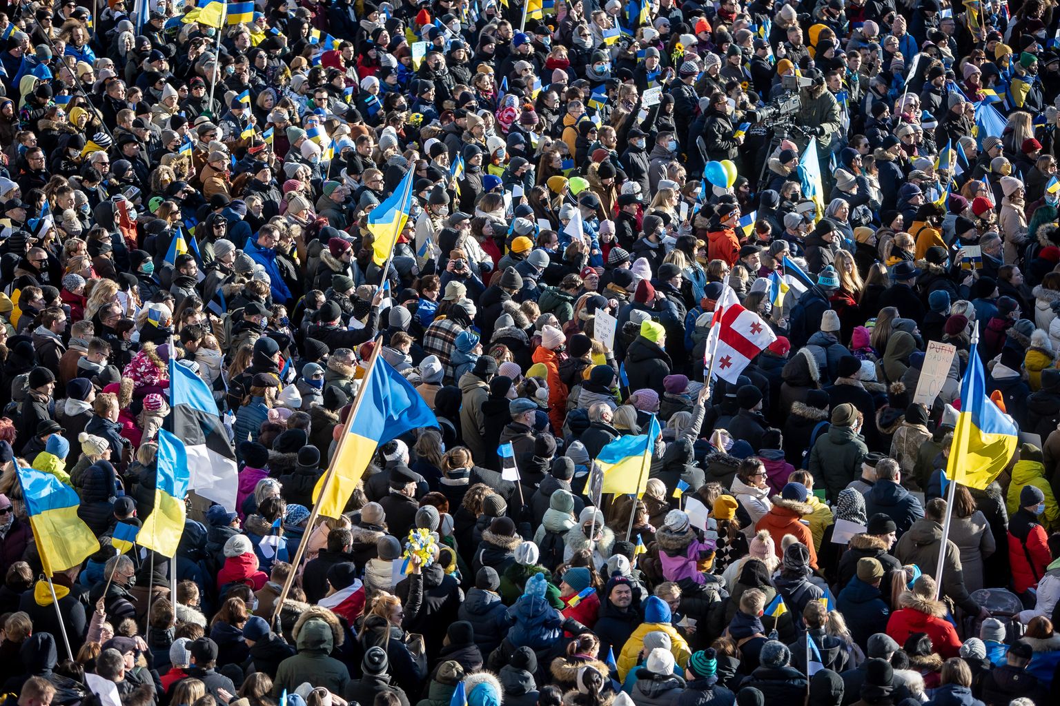 Митинг в поддержку Украины в центре Таллинна 26 февраля 2022 года.