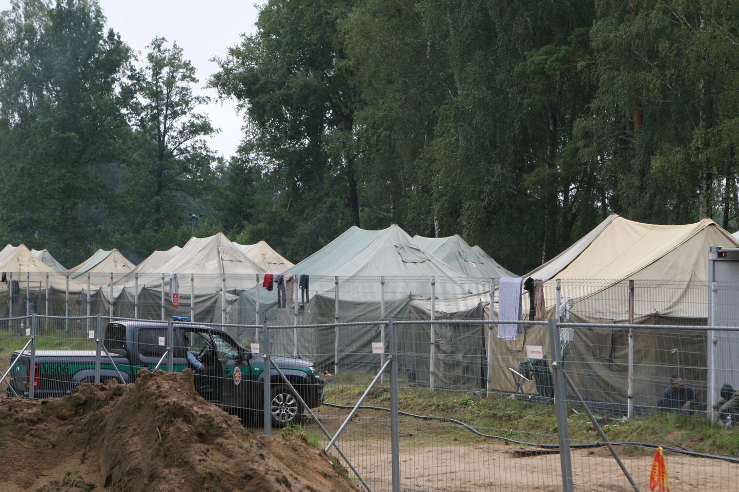 Migrandilaager Leedus. Foto on illustreeriv.