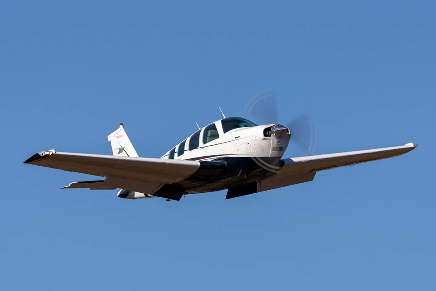 Väikelennuk Bonanza A-36.