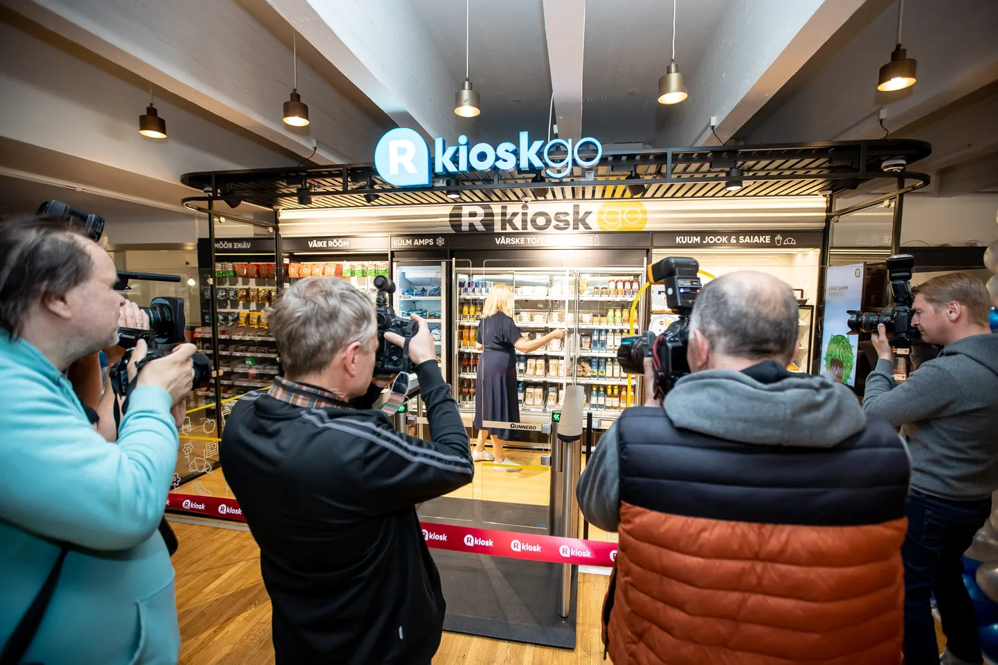 Tallinn Eesti esimese mehitamata poe R-Kiosk Go avamine Tallinna Tehnikaülikooli peahoones mai lõpus. Foto: Sander Ilvest, Postimees