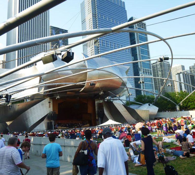 Milzu brīvdabas koncertzāle "Millenium" parkā Čikāgā 
