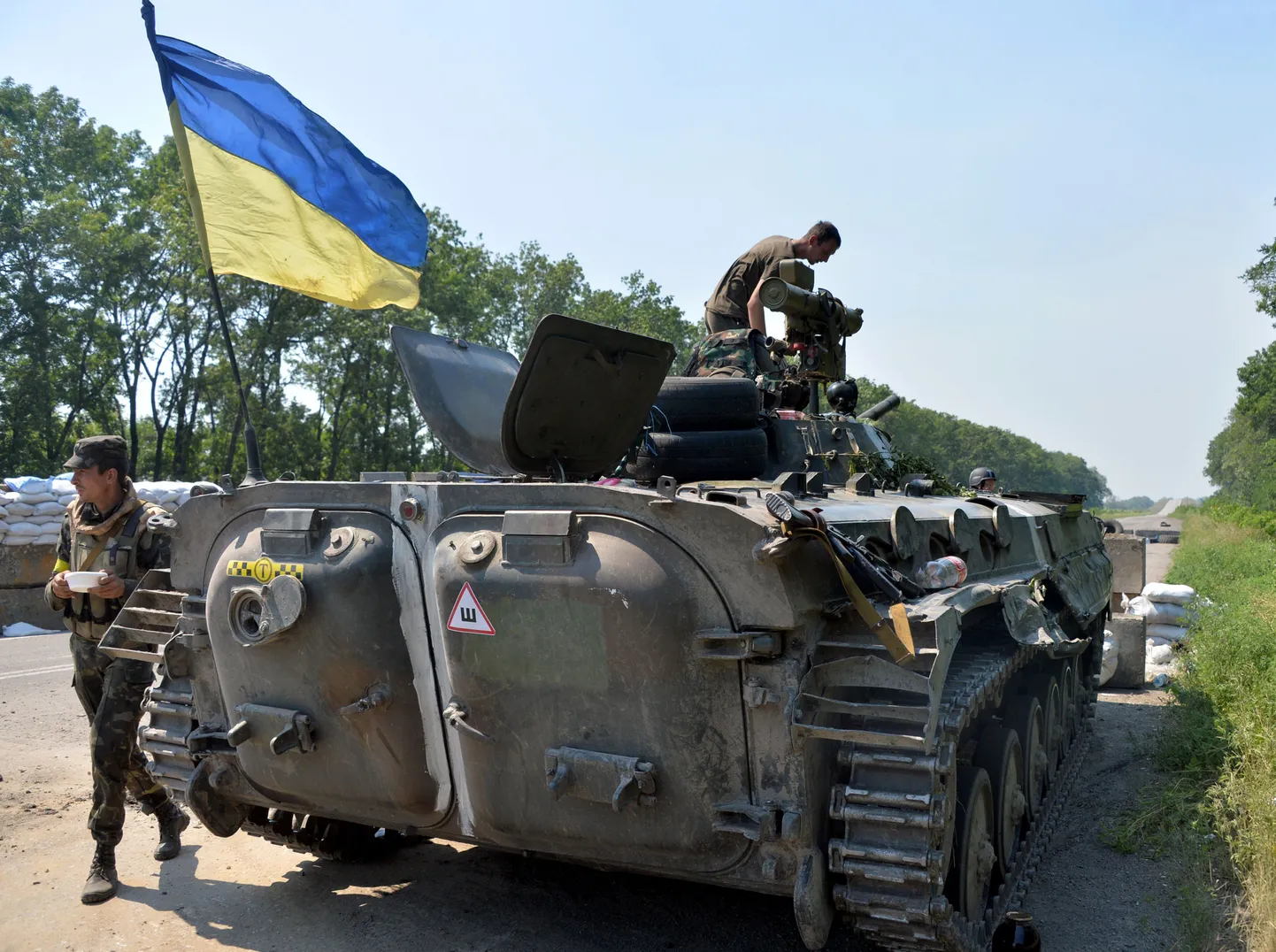 Бронетехника украинской армии в Луганской области.