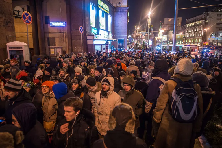 Navalnõide toetuseks Moskva kesklinna kogunenud rahvahulk.