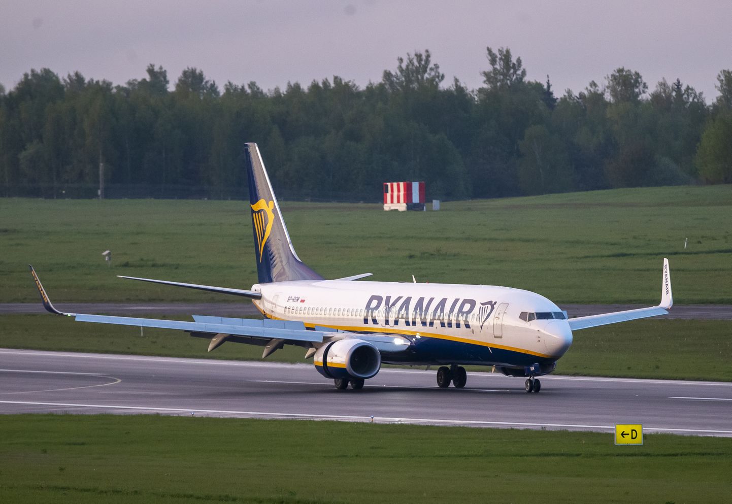 Pühapäeval sunniti jõumeetoditega Minskis peatuma Ateenast Vilniusse teel olnud Ryanairi reisilennuk.