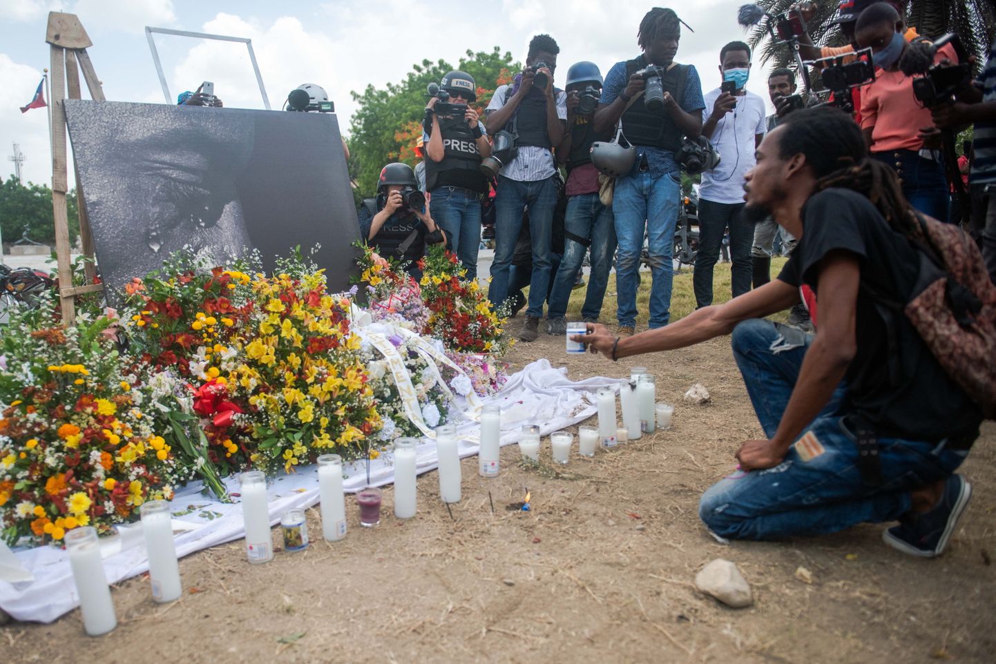 Inimesed Haiti mõrvatud presidenti Jovenel Moïsed mälestamas.