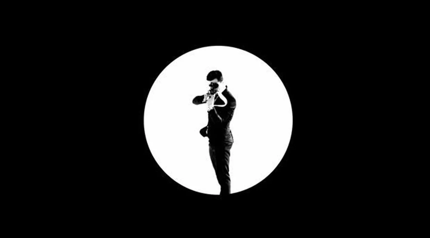 Simon Fourcade James Bondi rollis.