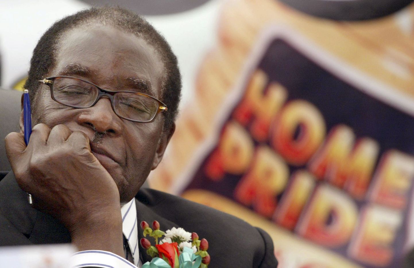 Zimbabwe pikaaegne president Robert Mugabe.