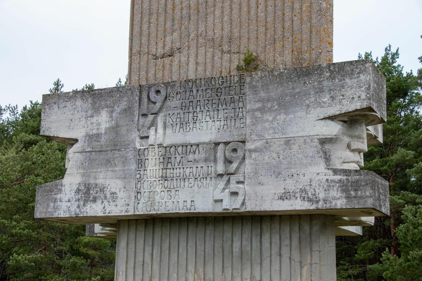 Valitsuse otsusega on mitmel pool maha võetud Nõukogude monumente; kas sama juhtub ka Tehumardil Saaremaal, pole veel teada.