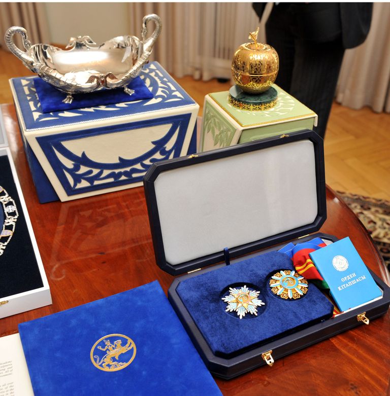 KASHSTANI PRESIDENDI RIIGIVISIIT. 20 APRILL 2011. Täna saabus Eestisse kahepäevasele riigivisiidile Kasahstani president Nursultan Nazarbajev. Kollane muna on kingitus Evelin Ilvesele