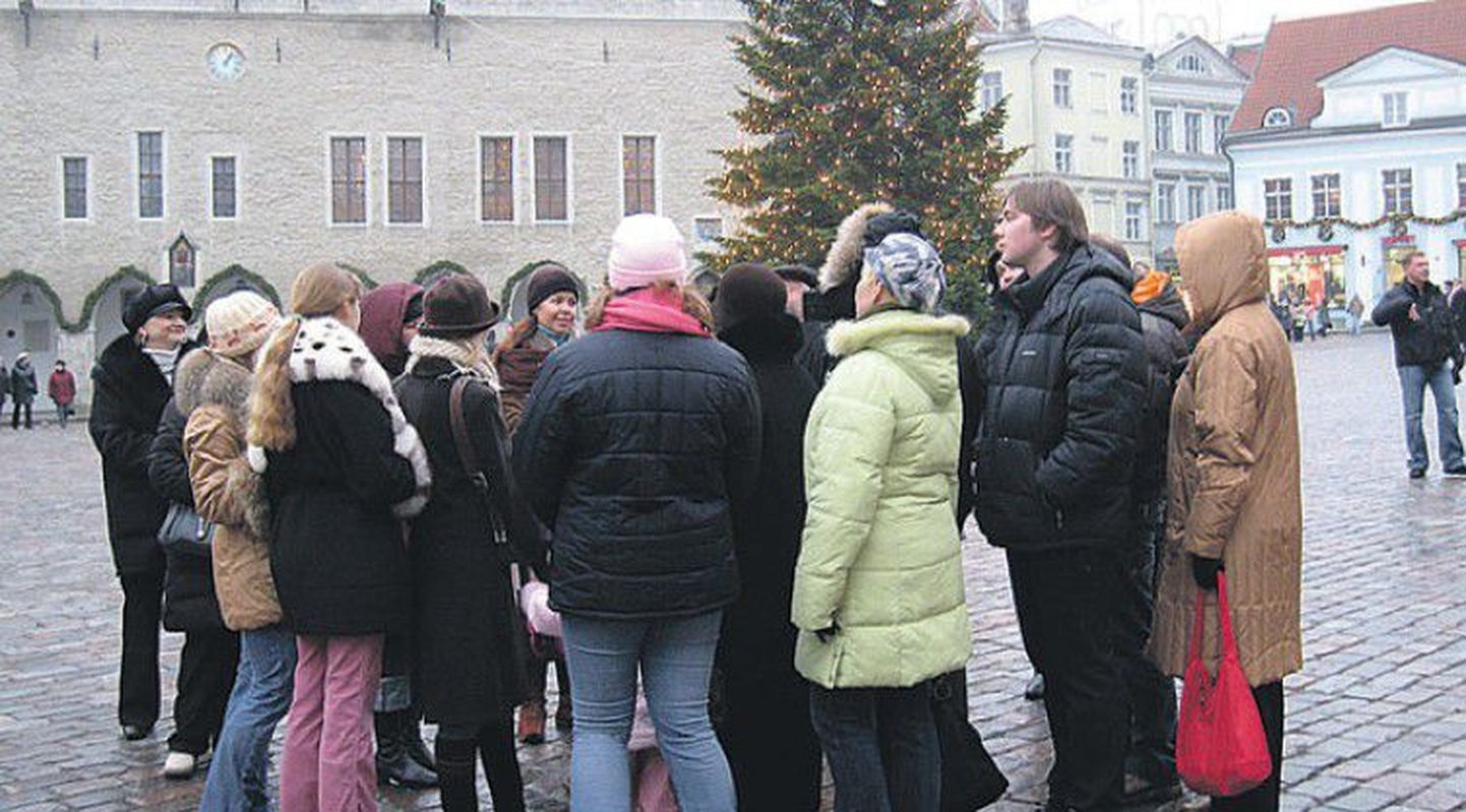 Туристы из России любят приезжать в эстонскую столицу.