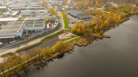 Papiniidu silla kõrval kaob veeskamiskoht, linn laiendas naabruses slipi juures parklat