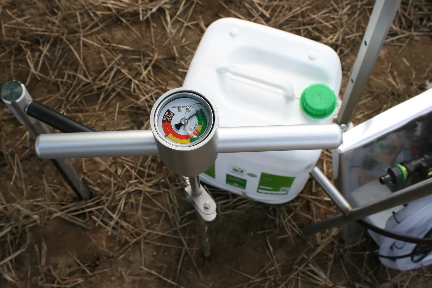 Mullaproove saab iga farmer spetsiaalse seadmega ise võtta ja laborisse saata.