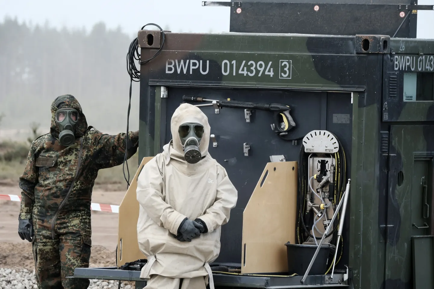 Военнослужащие войск химической, биологической, радиологической и ядерных защиты немецкой армии на учениях в Литве, 29 мая 2024 года.