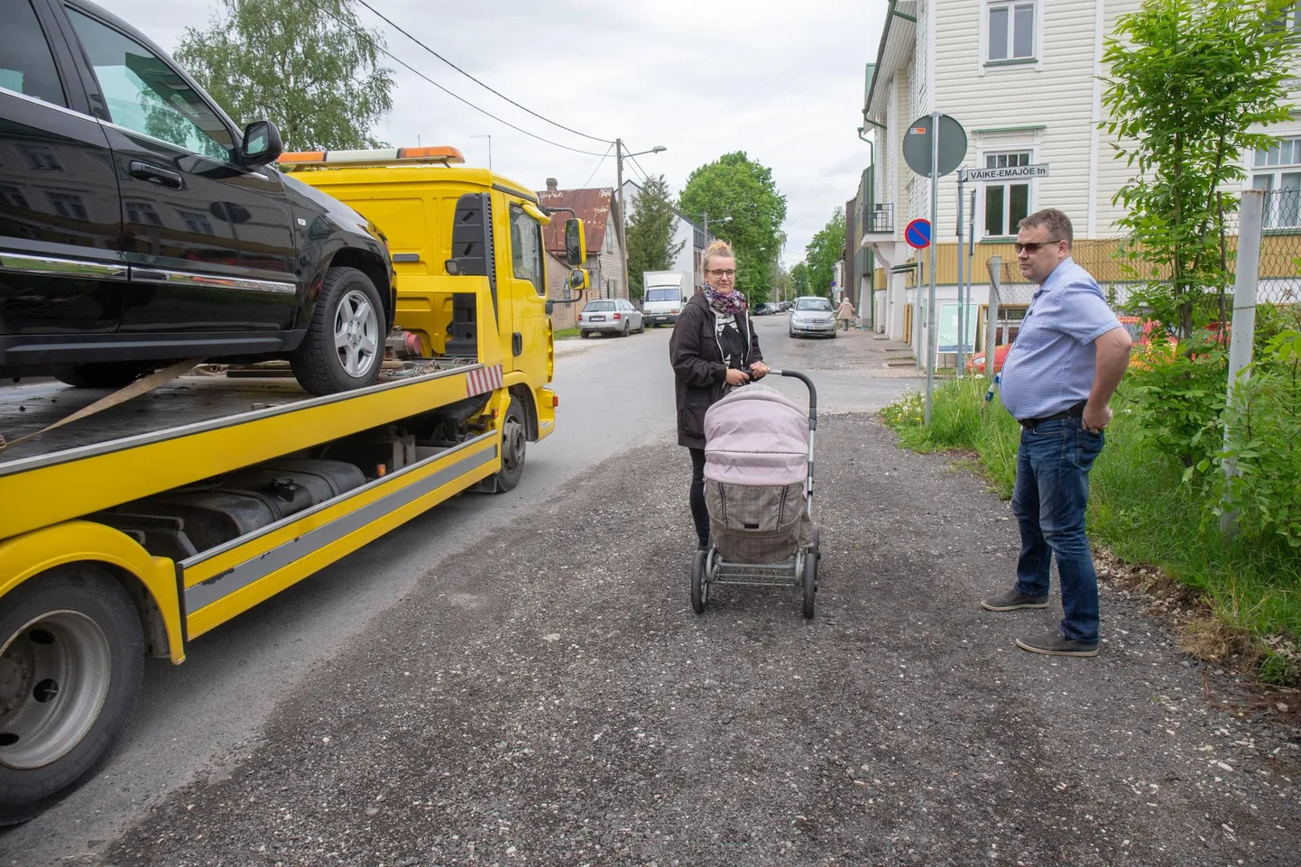Supilinna elanikud protesteerivad linna plaani vastu viia läbi Oa tänava bussiliin, sest olemasolev viletsas seisus tee ei kannata pidevat raskeliiklust, on kitsas ning puudub ka jalakäijate ala selge märgistus. Nii põhjendasid protesti Priit Viitkar ja Kadi Rutens.