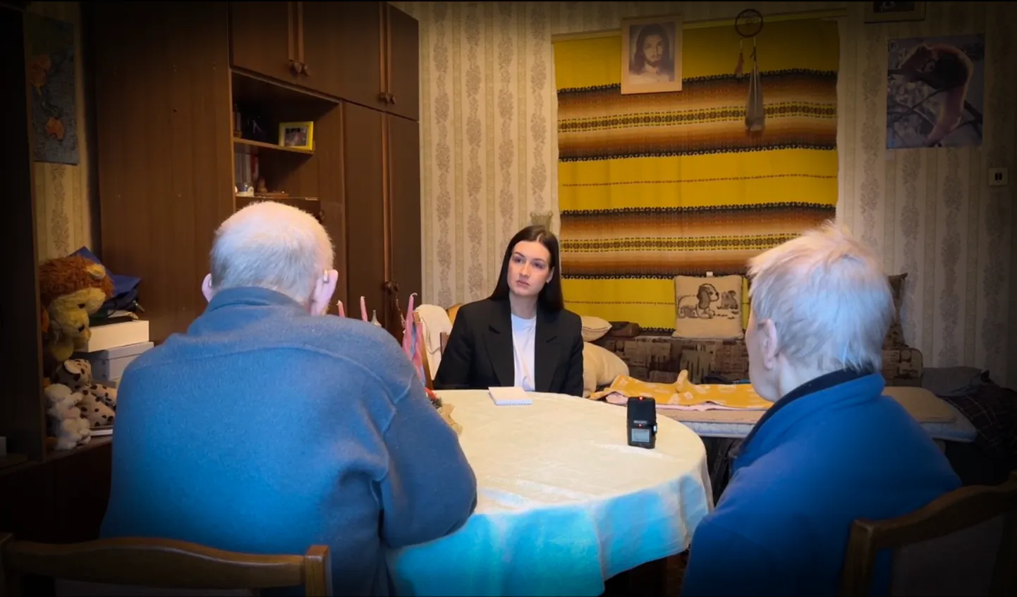 Laimonis, Sandra un Re:Baltica žurnāliste Inese Braže. Sirmgalvju vārdi pēc viņu lūguma ir mainīti.