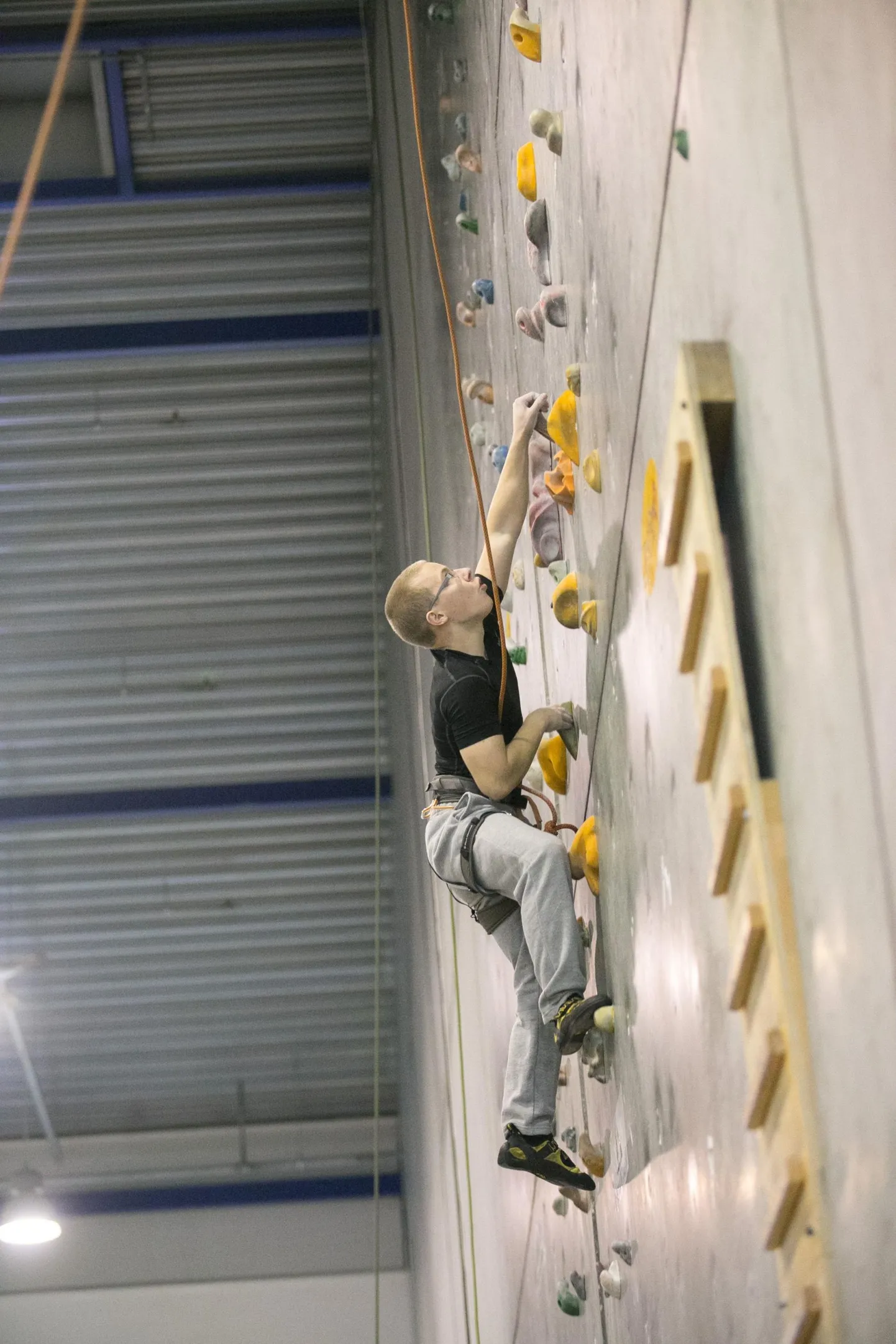 Rakvere spordihalli ronimissein on Lääne-Viru parimal kaljuronijal Keit Nurgal risti ja põiki läbi “käidud”. See on koht, kus ta armastatud spordialale sõrme andis ja kus siiani harjutab.