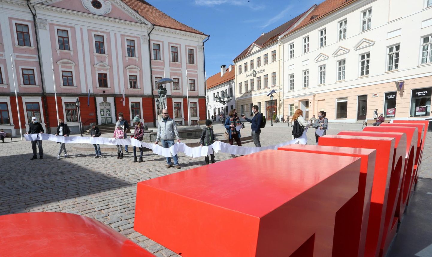 20. aprillil tõmbasid keskpargi kaitsjad lahti lehed nende enam kui viie tuhande inimese nimega, kes veebikeskkonnas change.org soovisid, et Tartu südalinna kultuurikeskuse ehitamiseks leitaks muu koht.